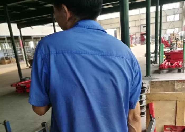烈日下的擔(dān)當、高溫下的堅持