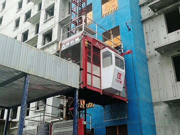 山西三建使用大誠機械施工升降機、物料提升機案例