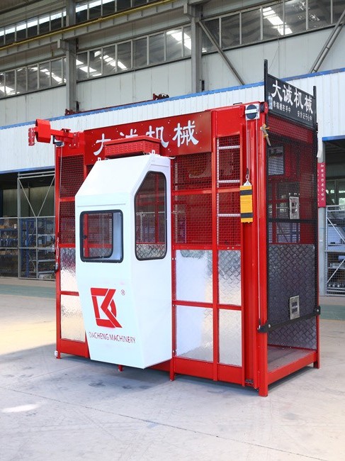 施工電梯安全運(yùn)行時(shí)的注意事項(xiàng)！