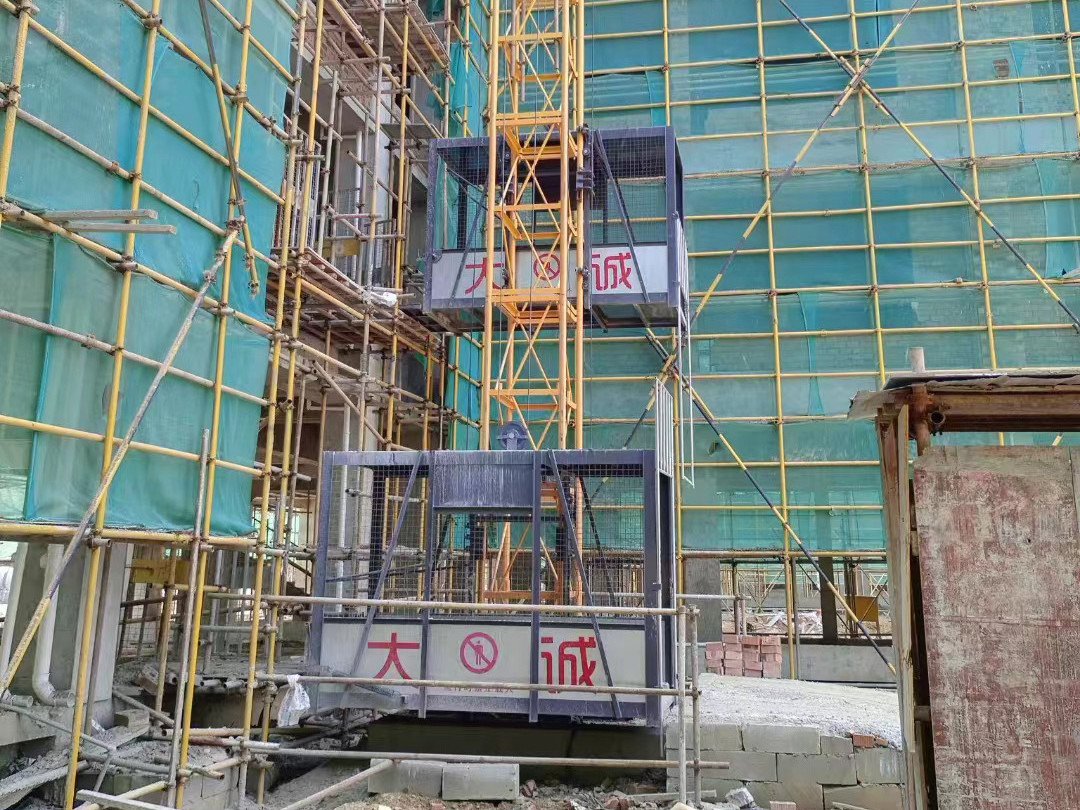 鋼絲繩物料機(jī)在建筑領(lǐng)域中有哪些具體應(yīng)用案例？